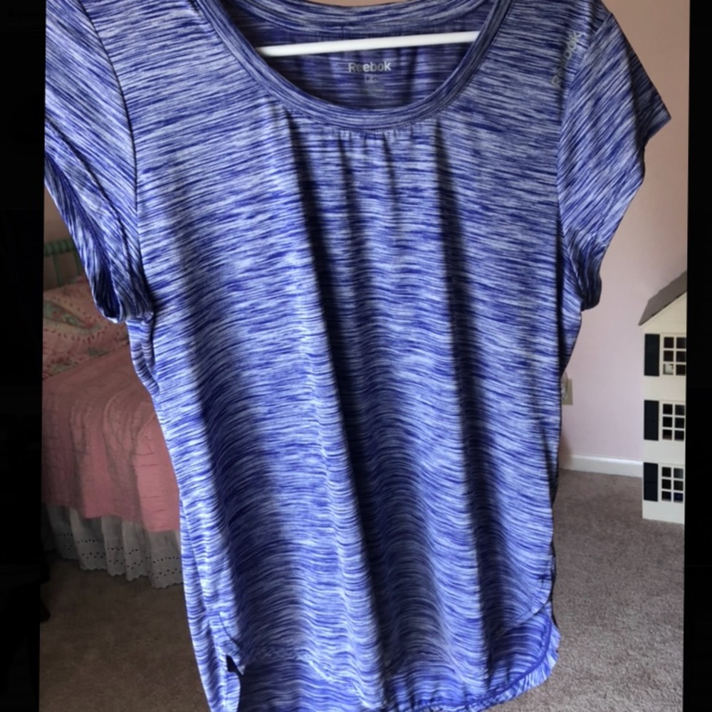 BARELY WORN REEBOK ATHLETIC TOP